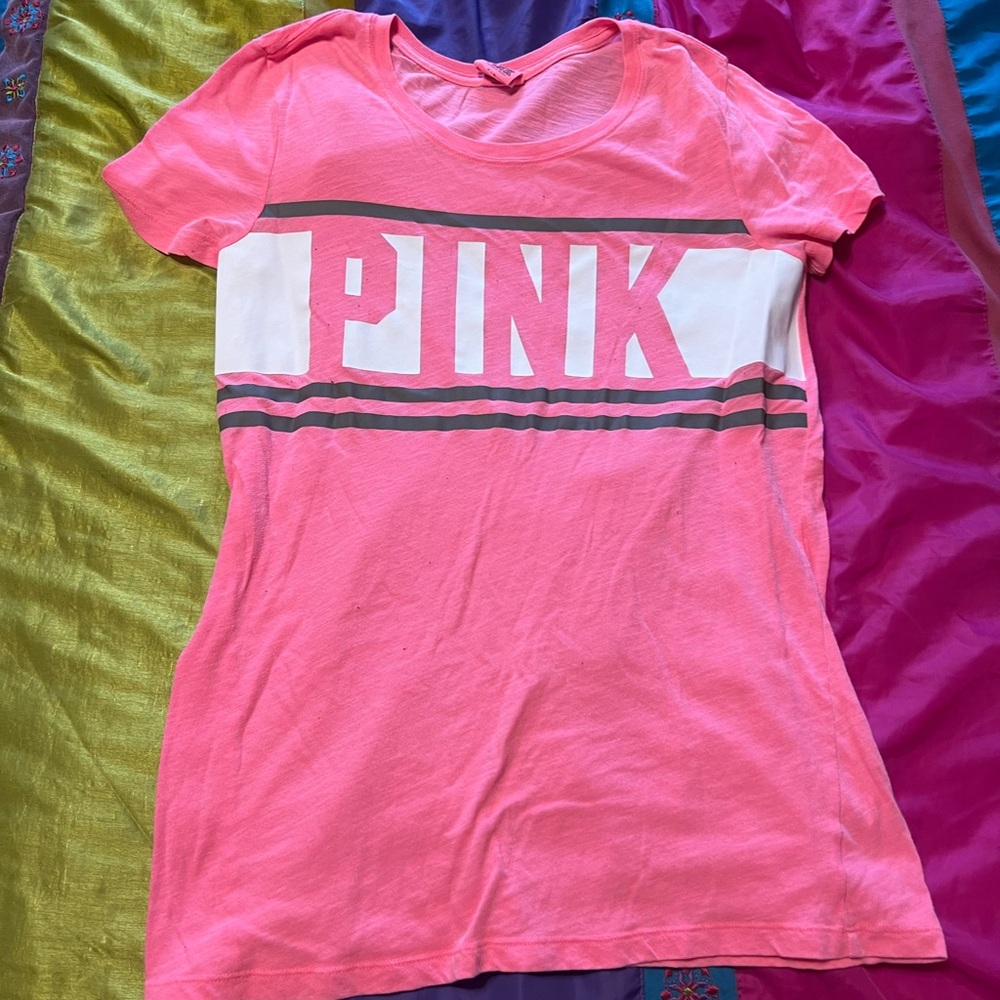 Women’s VS PINK shirt